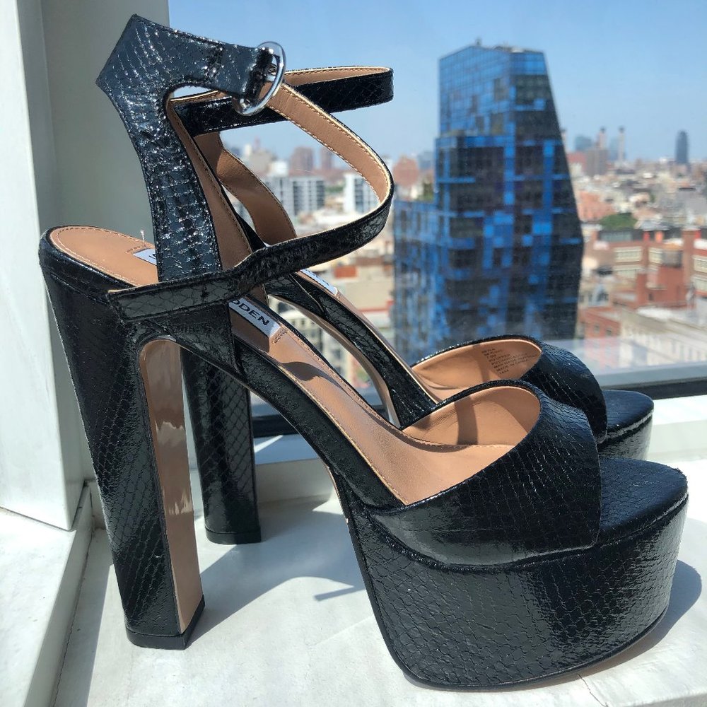 *NEW* Steve Madden Black Snakeskin Heels